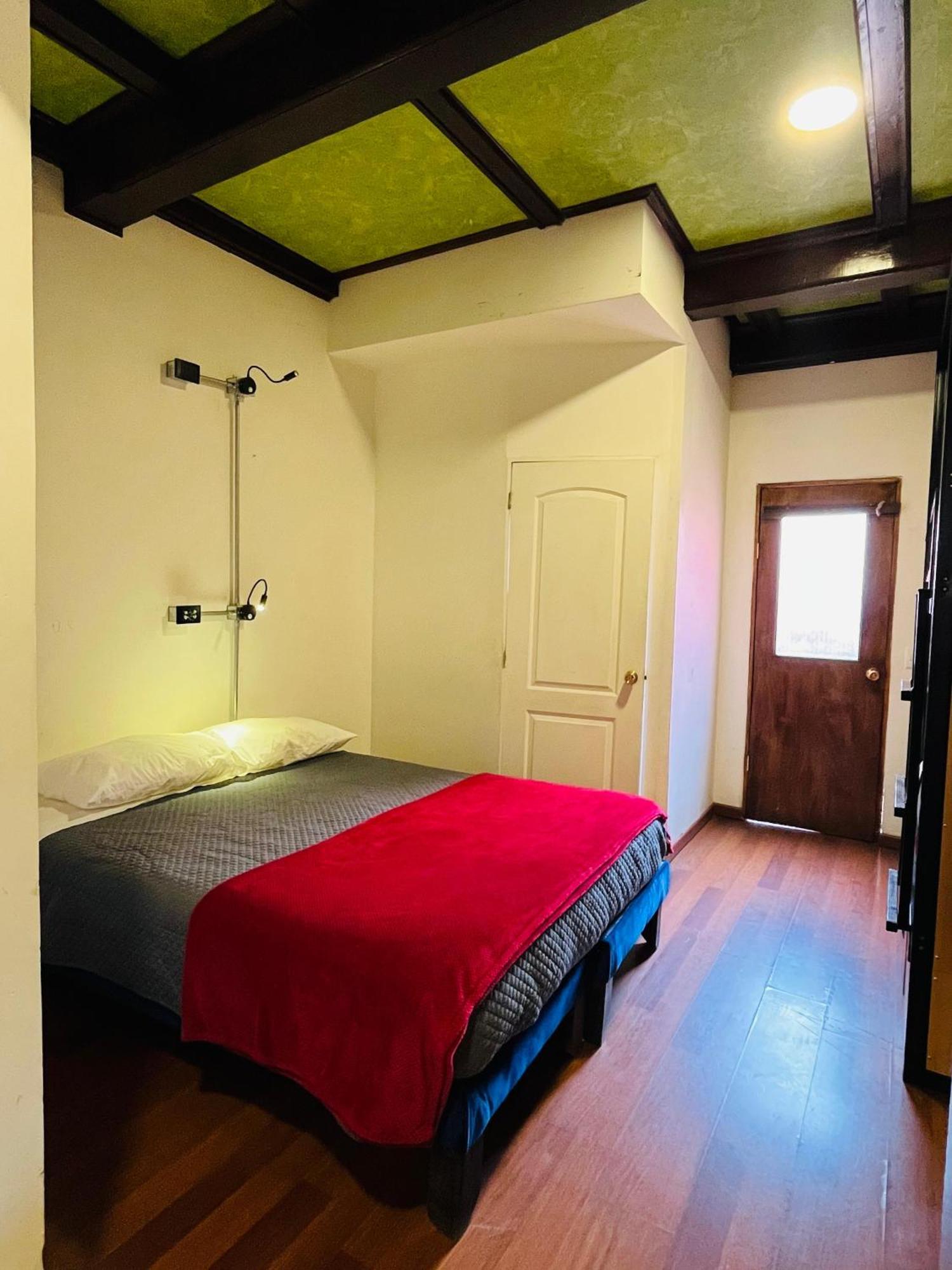 Enjoy Hostel Santiago Buitenkant foto